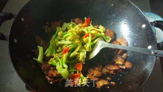 花菜炒香肠(川渝风味的香肠)的做法步骤：16