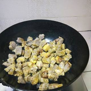 红萝卜炖牛肉的做法步骤：6
