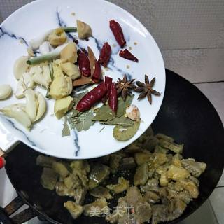 红萝卜炖牛肉的做法步骤：8