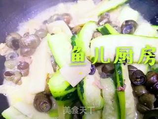 酸笋田螺清汤鸡──“鱼儿厨房”私房菜的做法步骤：4
