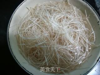 凉拌大蒜须的做法步骤：1