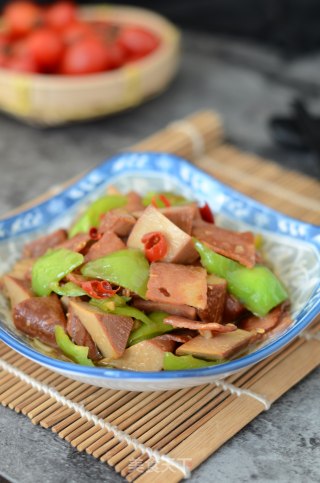 培根尖椒鸡蛋干的做法步骤：7