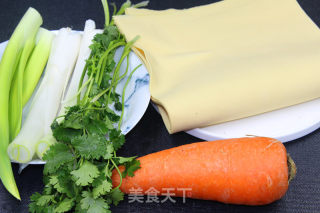 饭店最受欢迎的一道菜——京酱肉丝的做法步骤：1