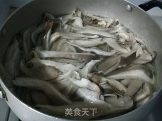 孜然平菇的做法步骤：2