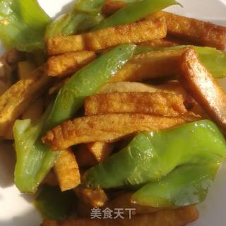 油豆腐炒尖椒的做法步骤：9