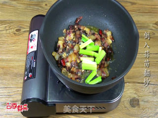 蒜苗炒腊肉的做法步骤：5