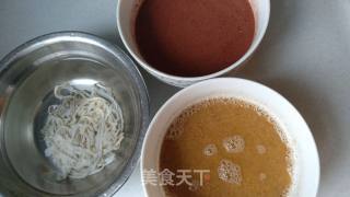 自做黑椒烤肠和台湾烤肠的做法步骤：1