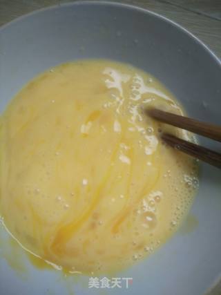 鸭蛋炒大蒜的做法步骤：3