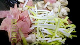 口蘑焖切片火腿──“鱼儿厨房”私房菜的做法步骤：7