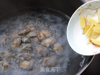 蛤蜊蒸蛋的做法步骤：1
