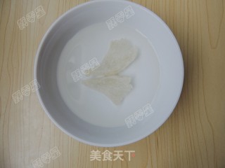 冰糖燕窝的做法步骤：2
