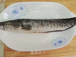 蒜子烧黑鱼的做法步骤：1