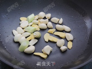 蒜子烧黑鱼的做法步骤：9