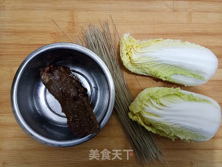 娃娃菜粉丝炖牛肉的做法步骤：1