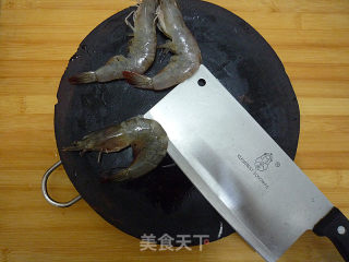 黄酒烧虾的做法步骤：2