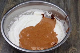 巧克力北海道戚风蛋糕的做法步骤：10