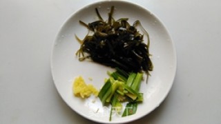海带炒肉丝的做法步骤：3