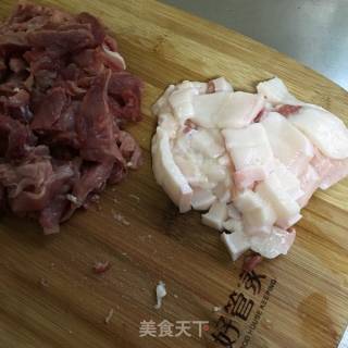 猪肉烧腌菜的做法步骤：1