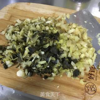 猪肉烧腌菜的做法步骤：2