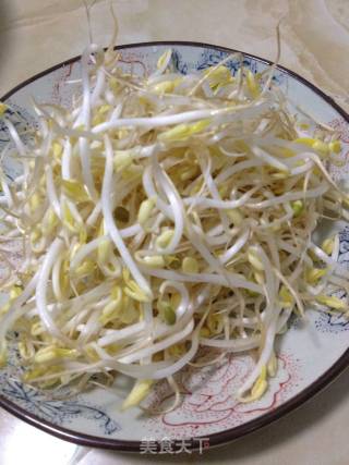 炝拌脆豆芽的做法步骤：1