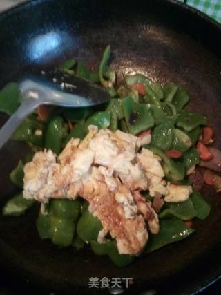 青椒鸡蛋炒腊肉的做法步骤：12