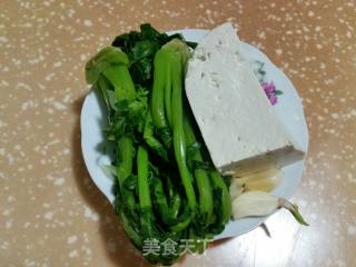 萝卜缨炒豆腐的做法步骤：1