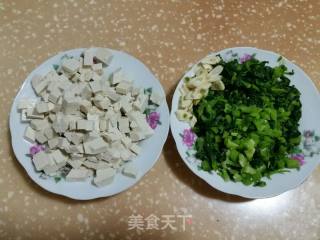 萝卜缨炒豆腐的做法步骤：2