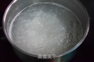 白果腐竹瑶柱粥的做法步骤：4