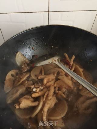 干锅牛蛙鸡爪的做法步骤：5