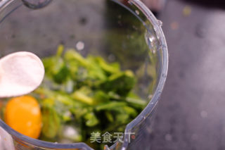 菠菜鸡蛋饼的做法步骤：2