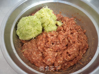韭菜西葫芦猪肉馅水饺的做法步骤：5