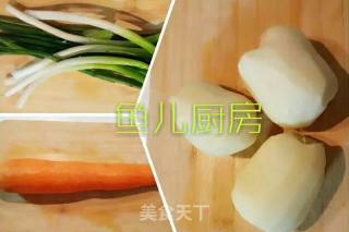 胡萝卜香葱土豆小丸子──“鱼儿厨房”私房菜的做法步骤：1