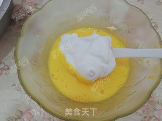 分蛋海绵小蛋糕的做法步骤：7