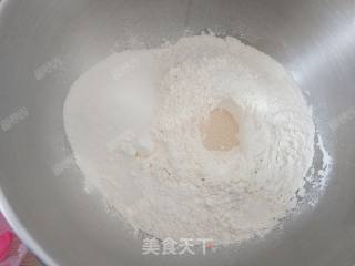 白桃果酱面包的做法步骤：1