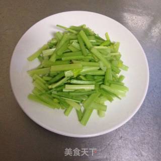 香芹百合的做法步骤：1