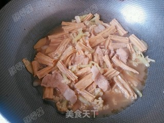 花菜肉片炖腐竹的做法步骤：14