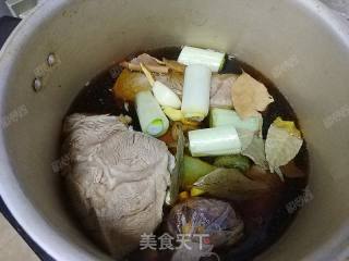 卤牛腱子的做法步骤：5