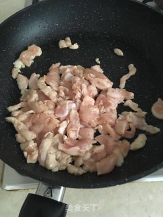 蜂蜜芥末酱炒鸡肉片的做法步骤：2