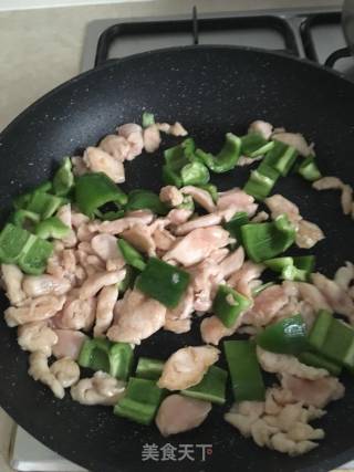 蜂蜜芥末酱炒鸡肉片的做法步骤：3
