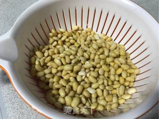 韭菜末炒黄豆的做法步骤：3