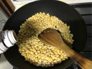 韭菜末炒黄豆的做法步骤：8