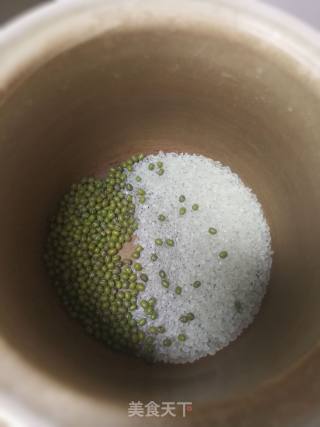 绿豆粥的做法步骤：1