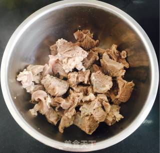 红烧牛肉炖土豆的做法步骤：3
