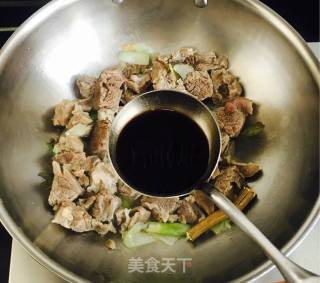 红烧牛肉炖土豆的做法步骤：5