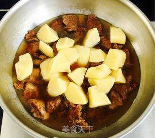 红烧牛肉炖土豆的做法步骤：7