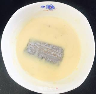 炸带鱼的做法步骤：4