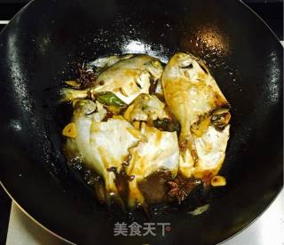 烧鲳鱼的做法步骤：5