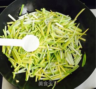 蒜黄炒蛋的做法步骤：6