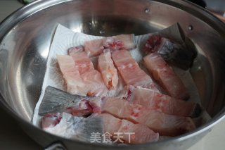脆肉鲩鱼骨焖鸡的做法步骤：3