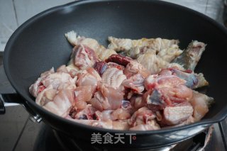 脆肉鲩鱼骨焖鸡的做法步骤：6